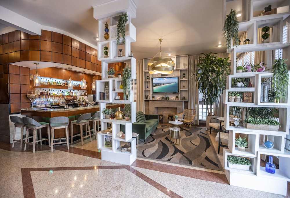 Chesterfield Hotel & Suites - photo 2