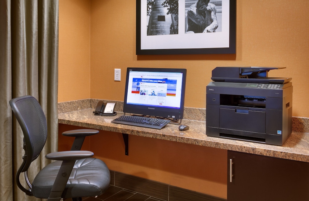Holiday Inn Express and Suites Overland Park by IHG - photo 18