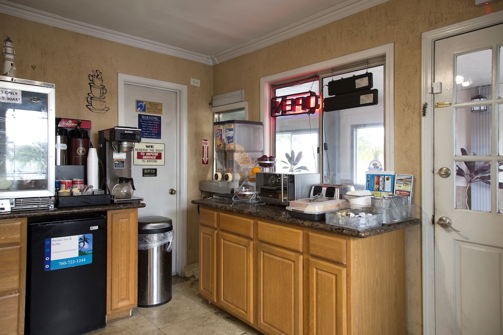 Harbor Inn & Suites - photo 19