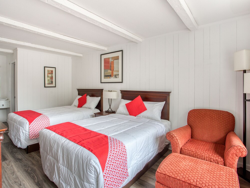 OYO Inn Kernersville - photo 11