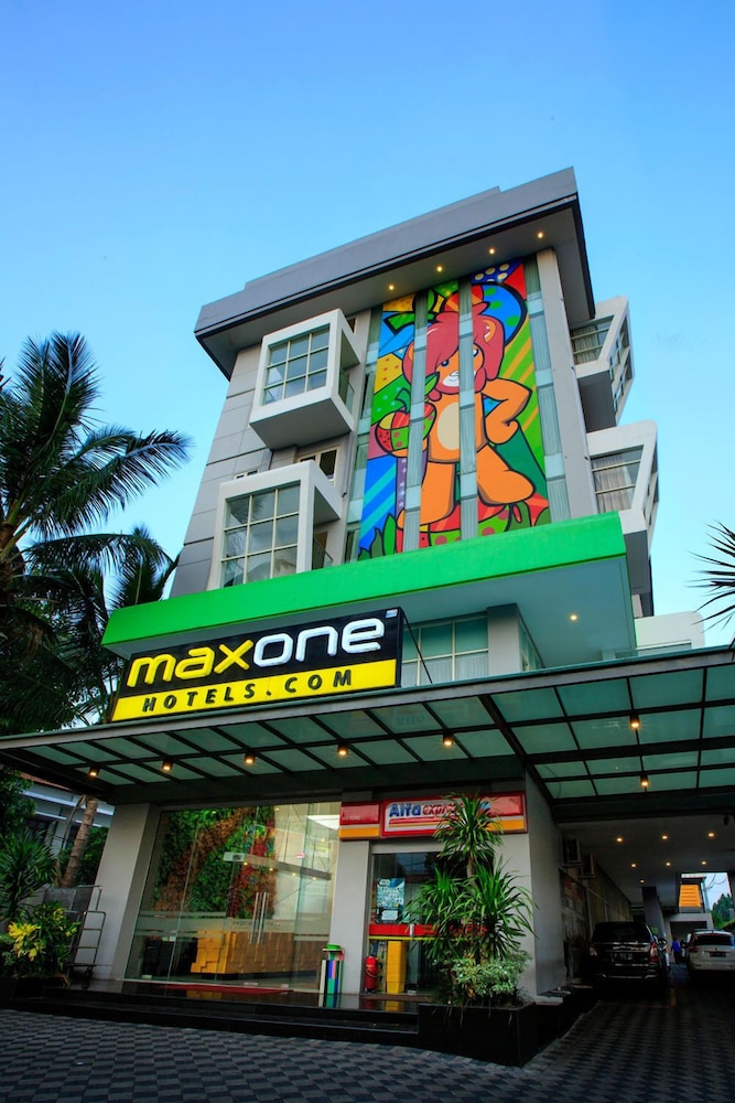 Maxone Hotels at Malang — Malang — photo 2