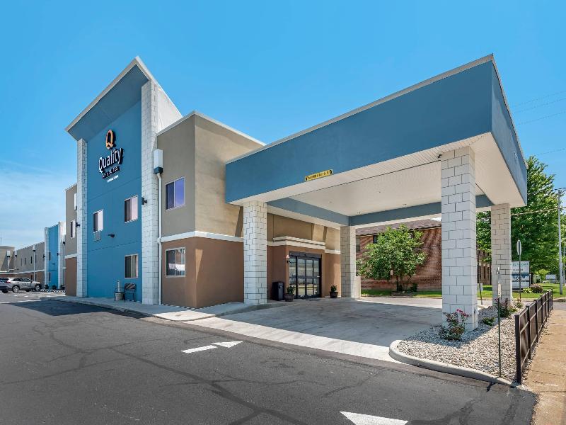 Quality Inn & Suites Evansville Downtown — hotel in Evansville
