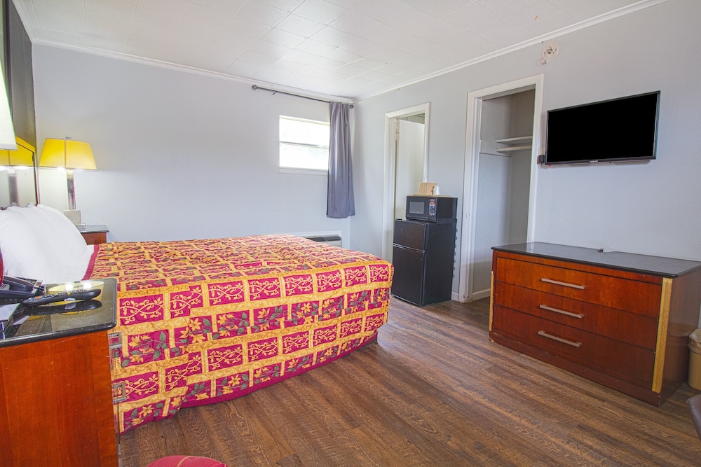 Oyo Hotel Mcalestar Ok S Main St - photo 11