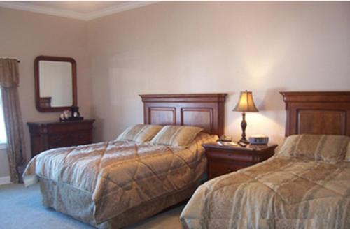 Townsend Manor Inn - photo 2