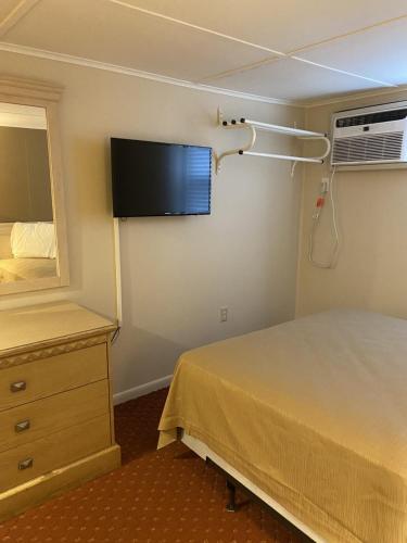 The Admiral Hotel Motel - photo 16