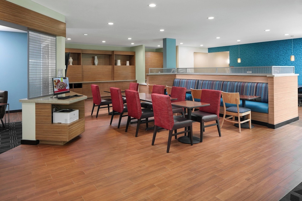 TownePlace Suites by Marriott Tampa South - photo 18