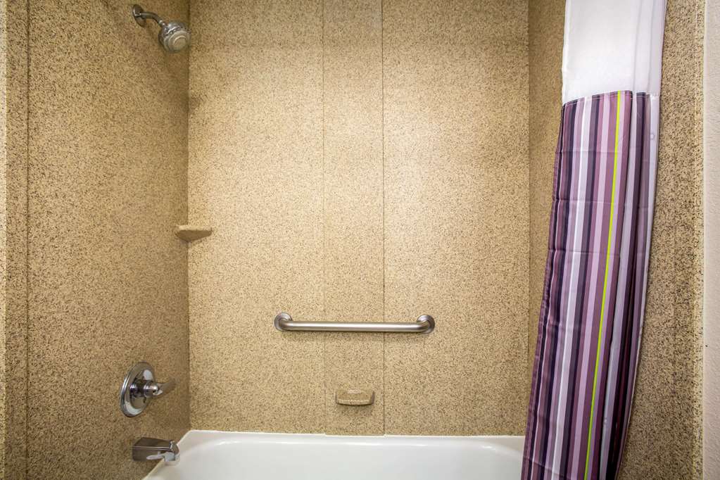 La Quinta Inn & Suites by Wyndham Kyle Austin South - photo 11