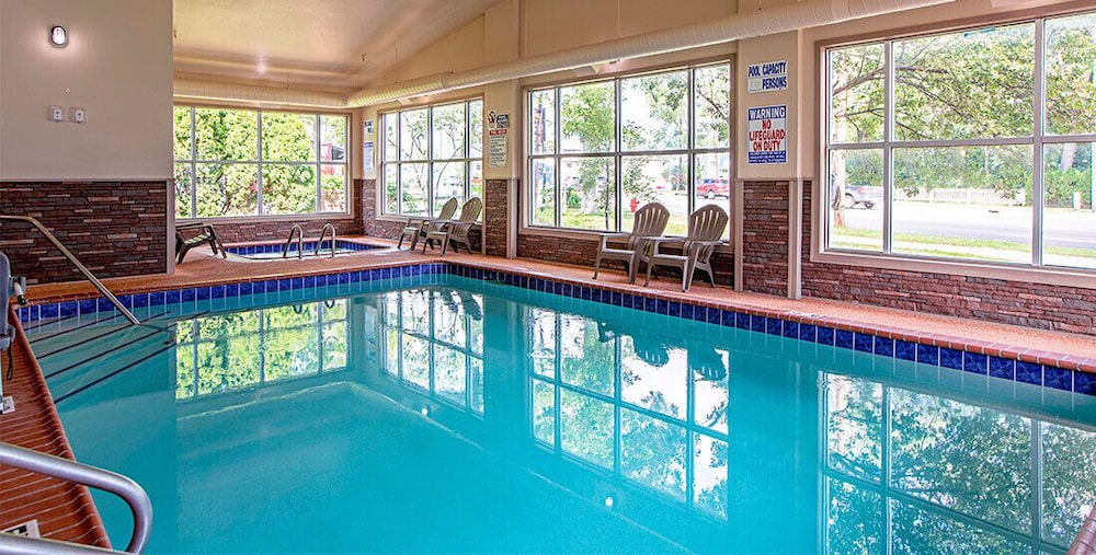 Seasons Inn Traverse City - photo 22