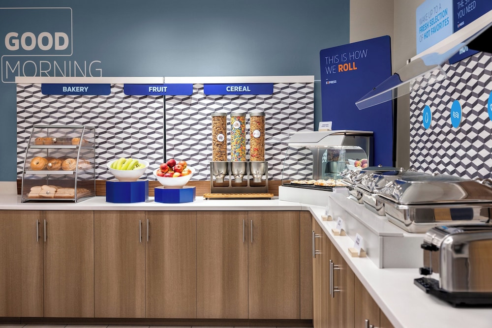 Holiday Inn Express Syracuse Airport by IHG - photo 37
