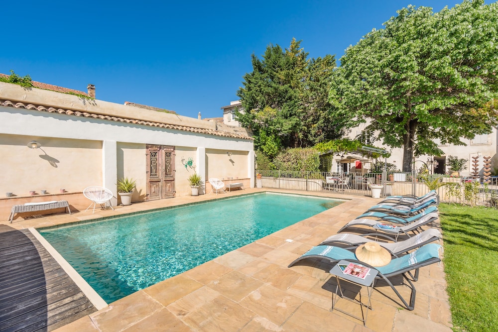 Hôtel La Suite — 4-Star Luxury Hotel in Villeneuve-Les-Avignon, France