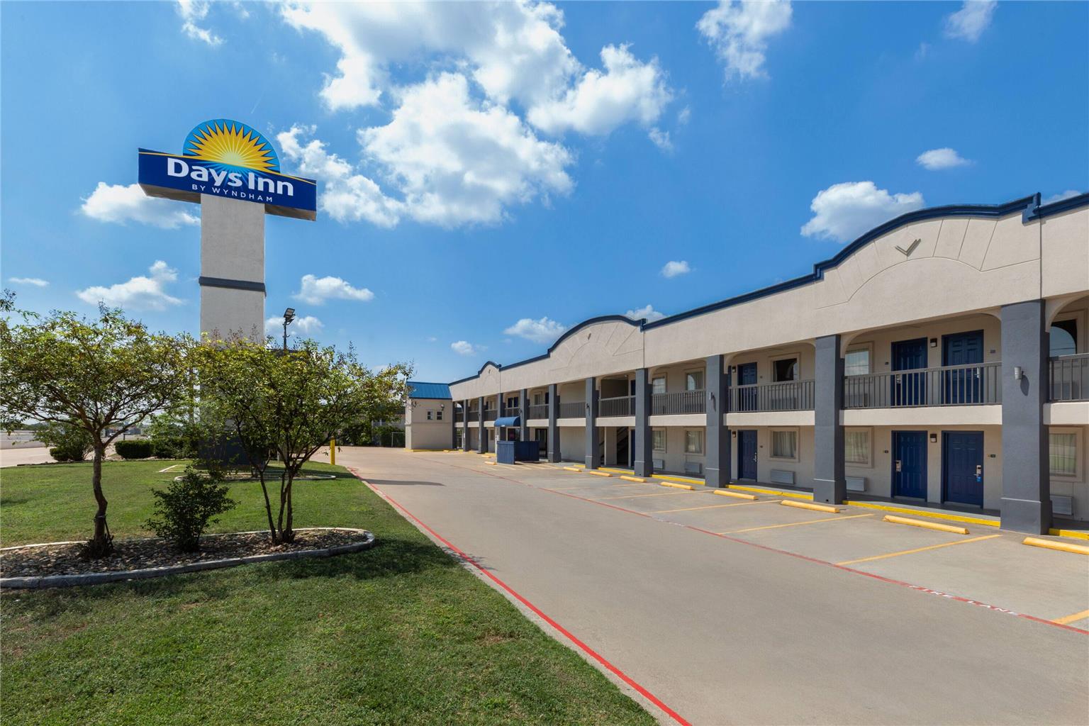 Days Inn by Wyndham Temple - carbon neutral hotel in Temple