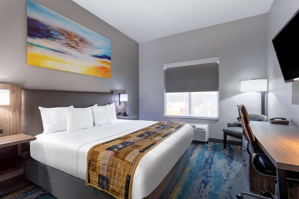 La Quinta Inn & Suites by Wyndham Tampa Central - photo 12