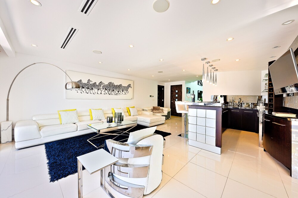 Hollywood Estate With Stunning Views - photo 30