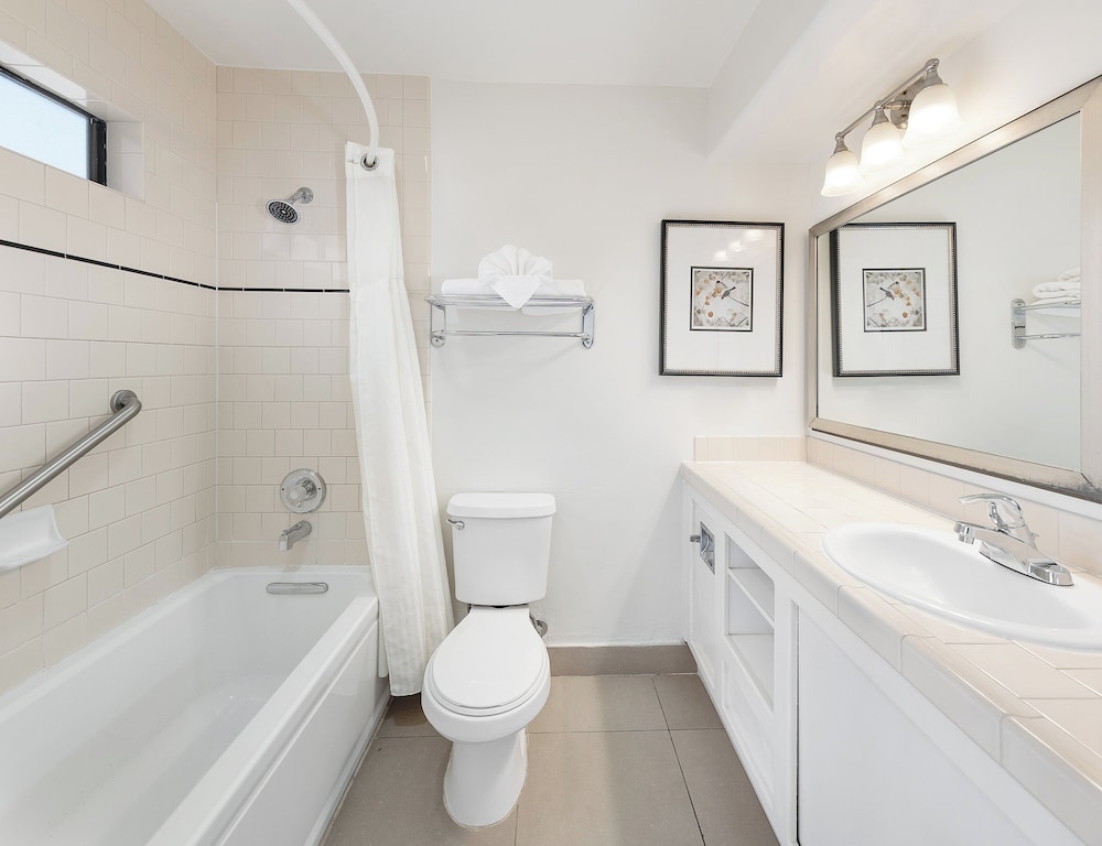 Pelican Inn & Suites - photo 17