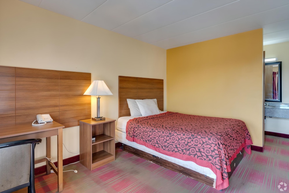 I 80 Inn & Suites - photo 4