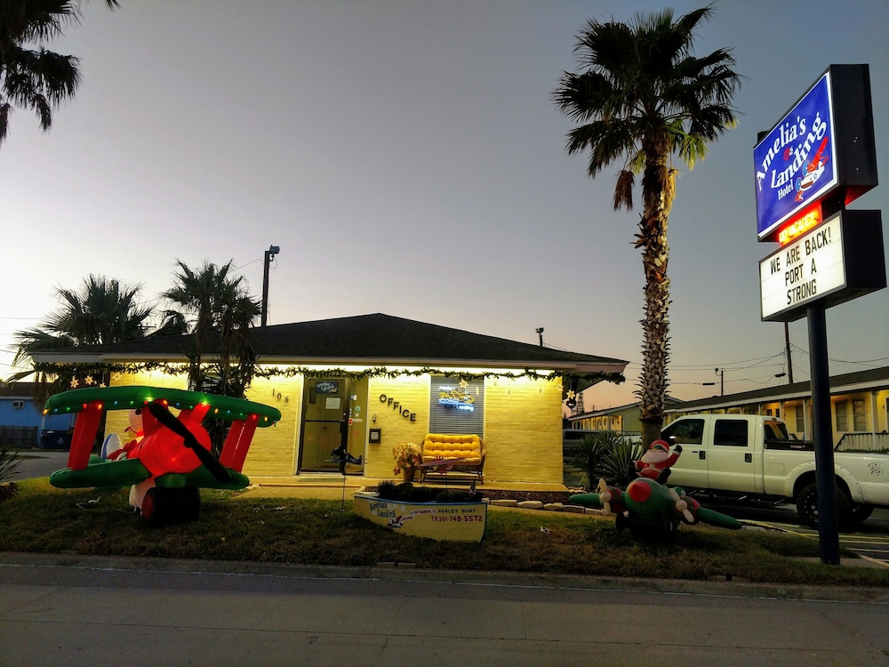 Amelia's Landing Hotel - photo 41