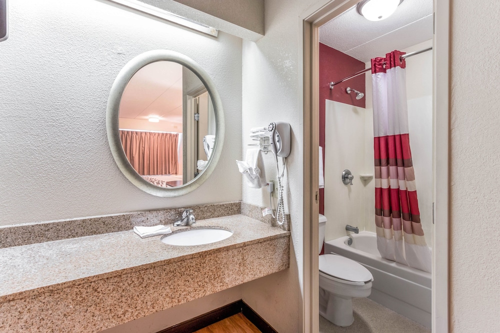 Red Roof Inn Columbia MO - photo 16