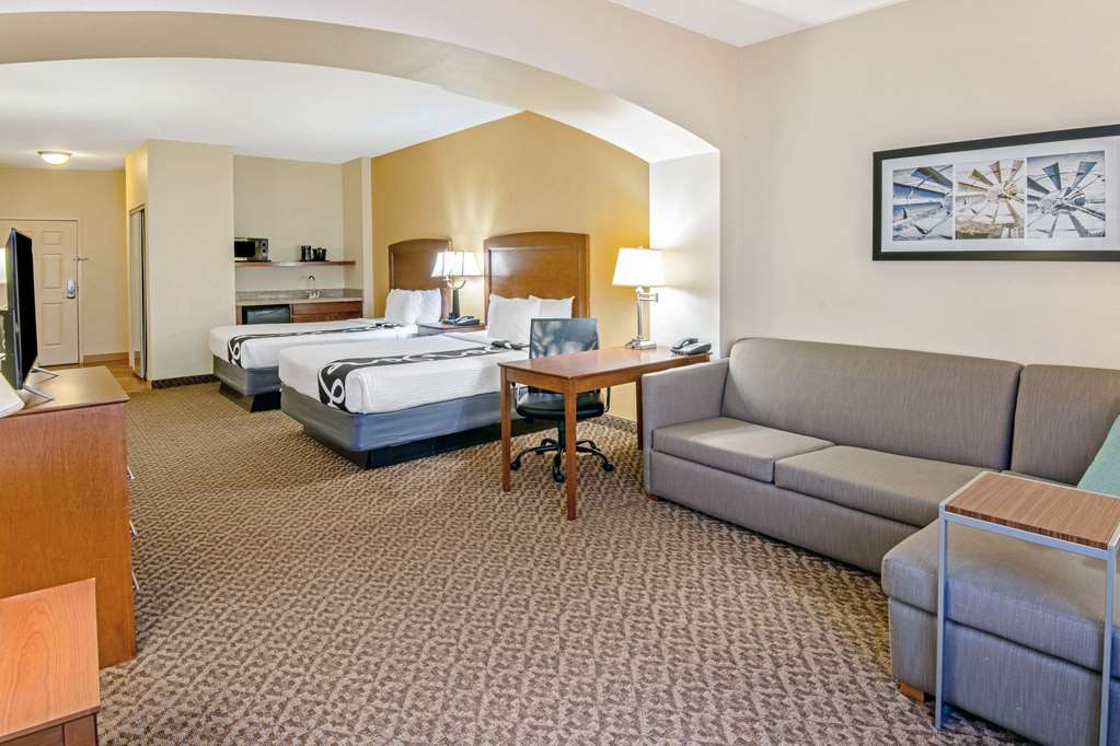 La Quinta Inn & Suites by Wyndham Lawton Fort Sill - photo 27