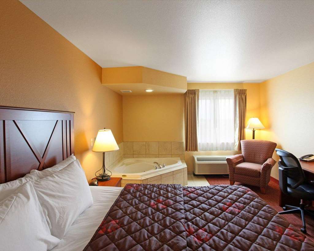 Rodeway Inn & Suites - photo 23