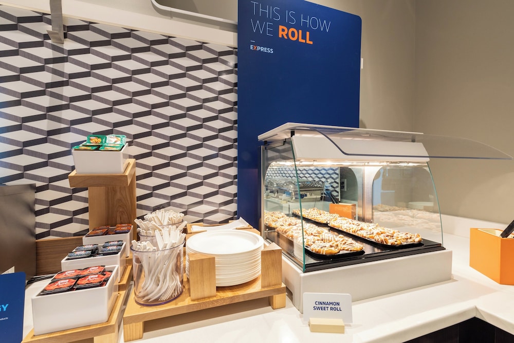 Holiday Inn Express Miami Airport Blue Lagoon Area by IHG - photo 38