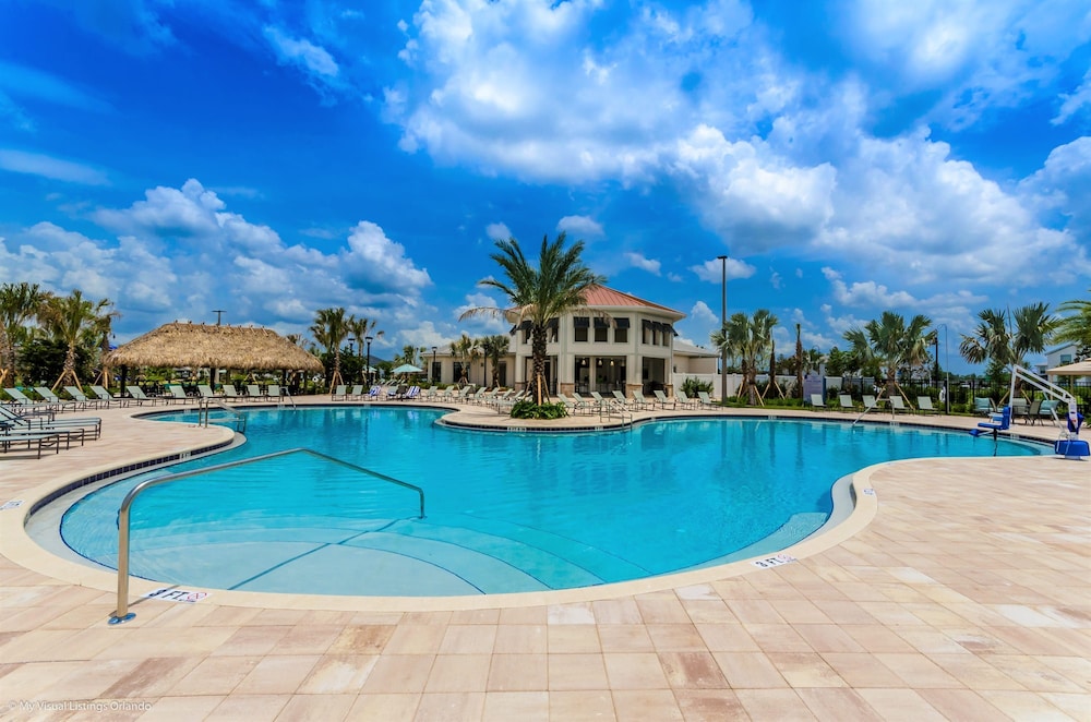 Bright & Airy 5BR Resort Home with Pool - photo 35