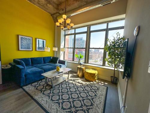 Bright and Stylish 2BR Suite on Michigan Ave Near Grant Park Museum Campus and Lakefront — 4-Star Luxury Hotel in Chicago, United States