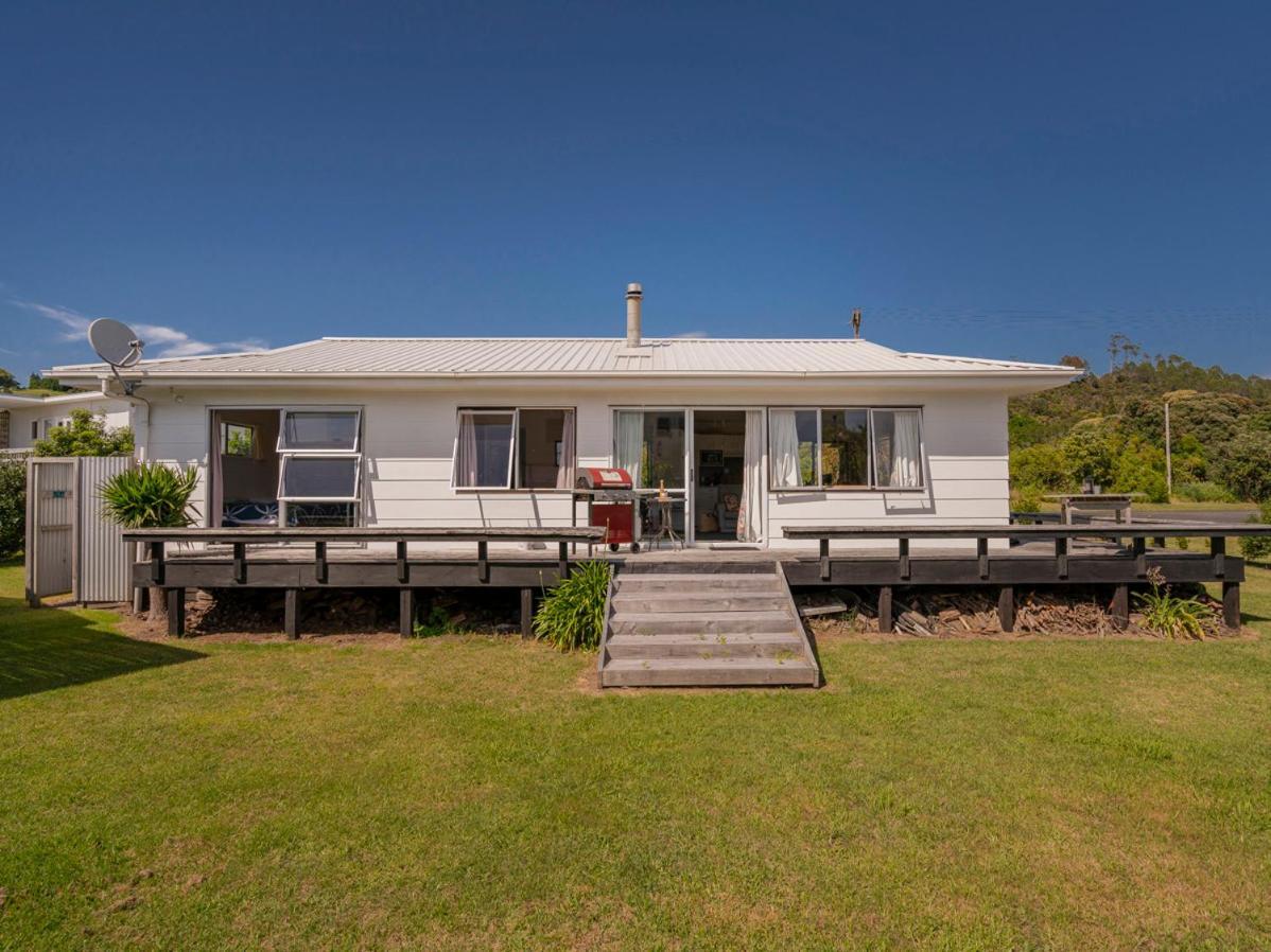 Silver Sands Cooks Beach Holiday Home — 4-Star Luxury Hotel in Whitianga, New Zealand