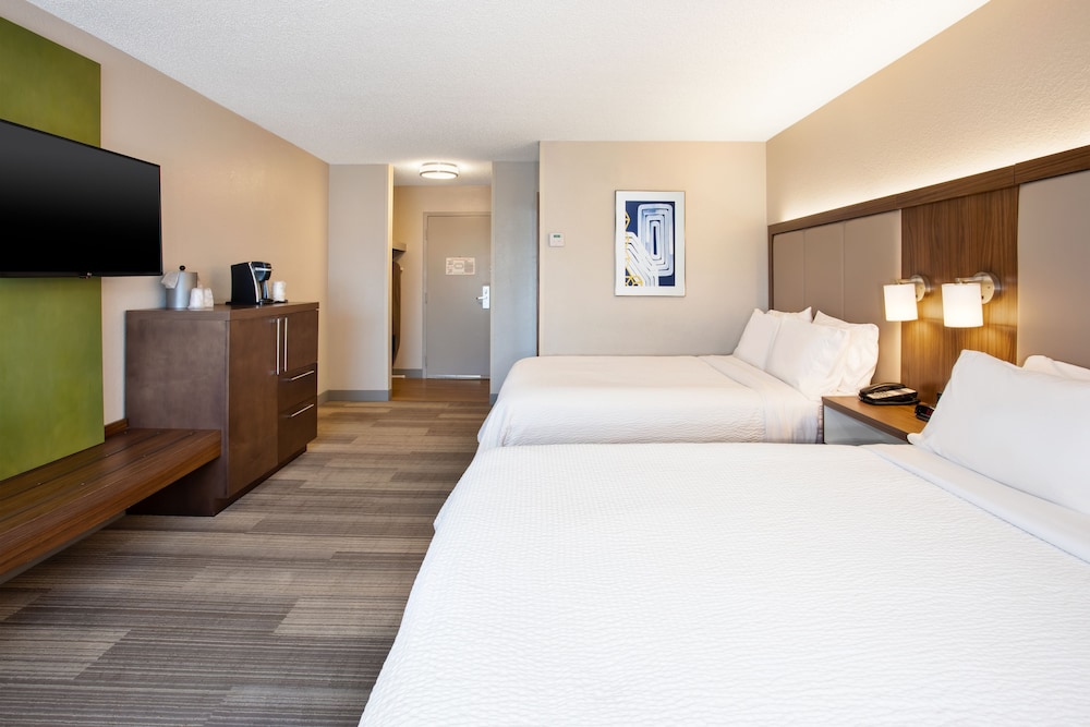 Holiday Inn Express Nashville Airport - photo 11