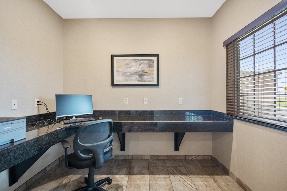 Cobblestone Hotel & Suites Austin - photo 55