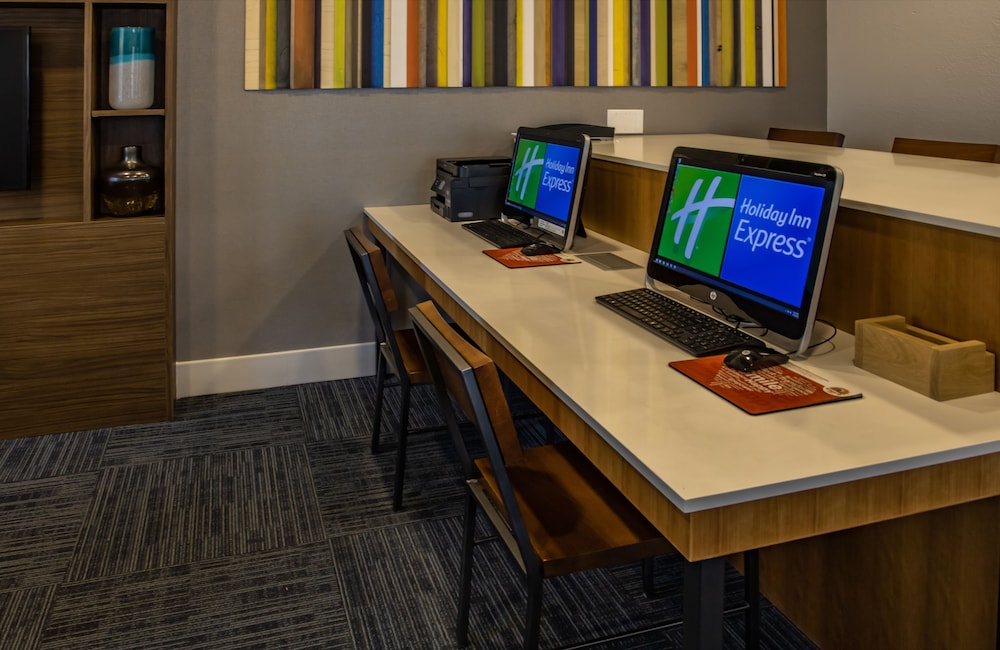 Holiday Inn Express Hotel & Suites Roseville Galleria Area by IHG - photo 97