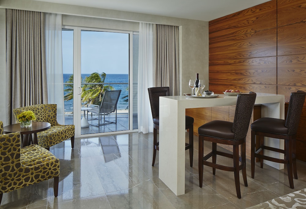 Royal Blues Hotel - photo 10