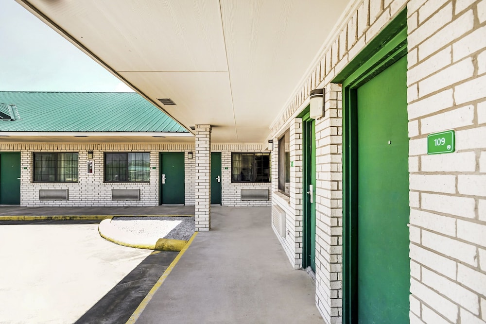OYO Hotel Yoakum West - photo 4