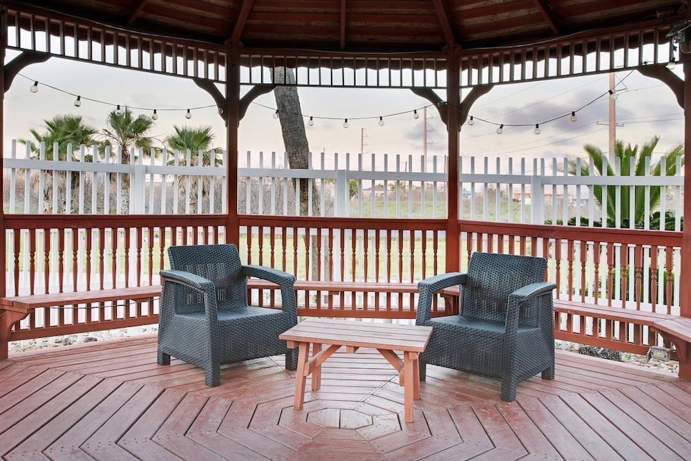 Plantation Suites & Conference Center - photo 25