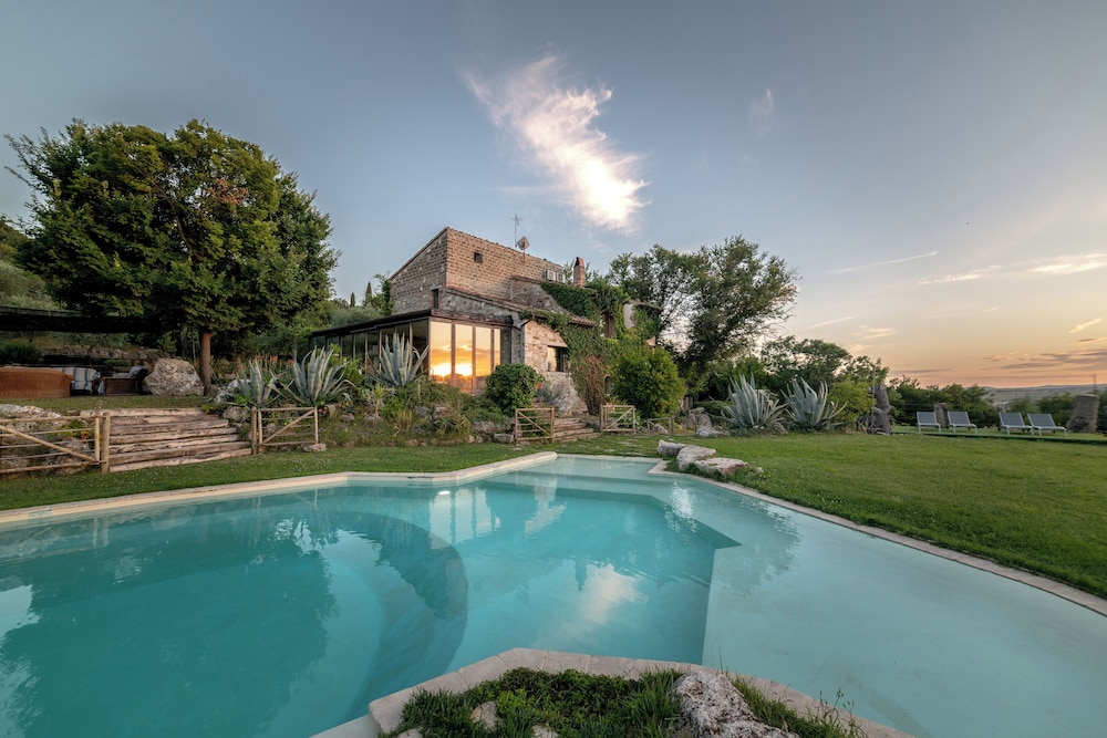 Agriturismo Fontenuova — 4-Star Luxury Hotel in Manciano, Italy