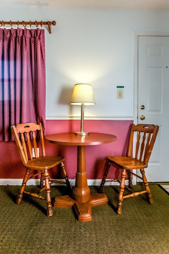 White Marsh Motel - photo 2