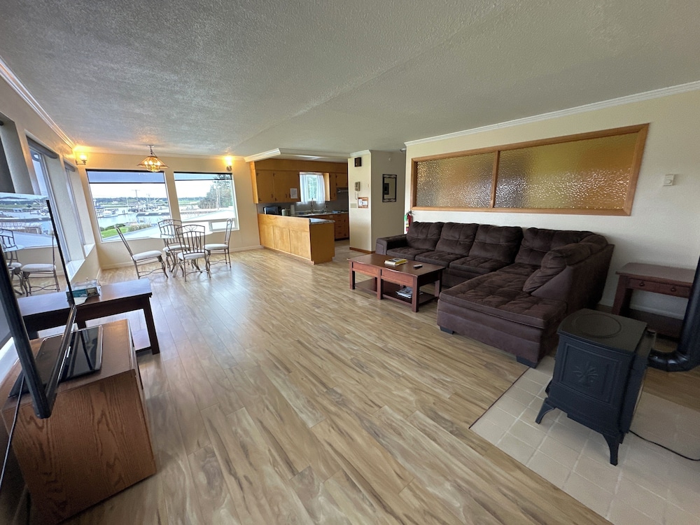 Winchester Bay Inn - photo 12