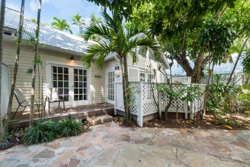 Sunset Suite Colony — 4-Star Luxury Hotel in Key West, United States