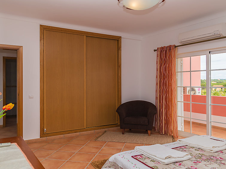 Villa Casa das Amendoeiras — 4-Star Luxury Hotel in Alcantarilha, Portugal