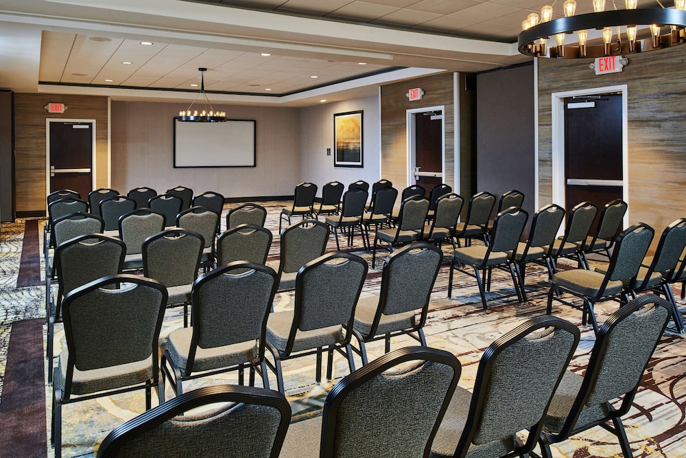 DoubleTree by Hilton Raleigh Crabtree Valley - photo 36