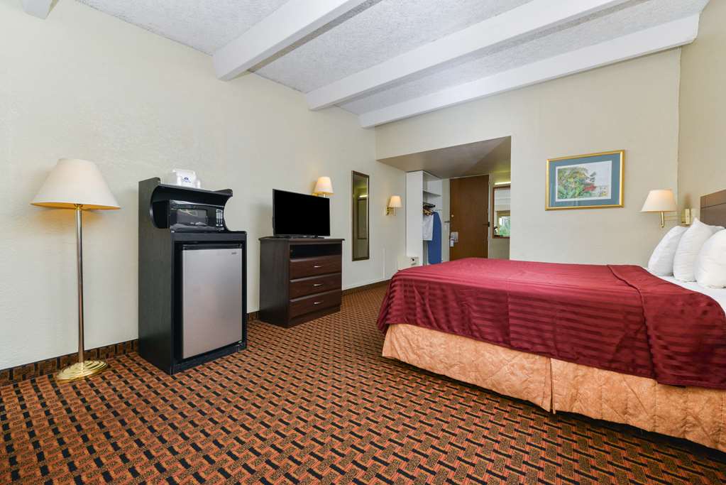 Americas Best Value Inn Sarasota Downtown - photo 9