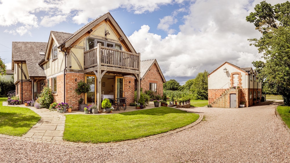 Oak Mead - last minute hotel in Wrexham