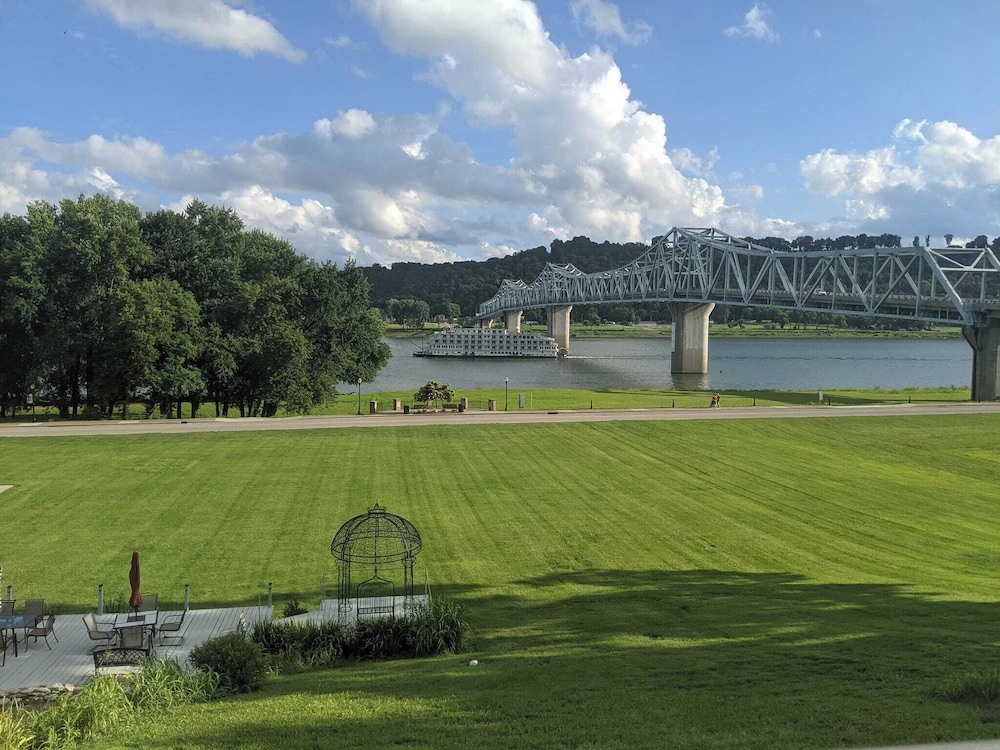 Riverboat Inn and Suites - photo 38