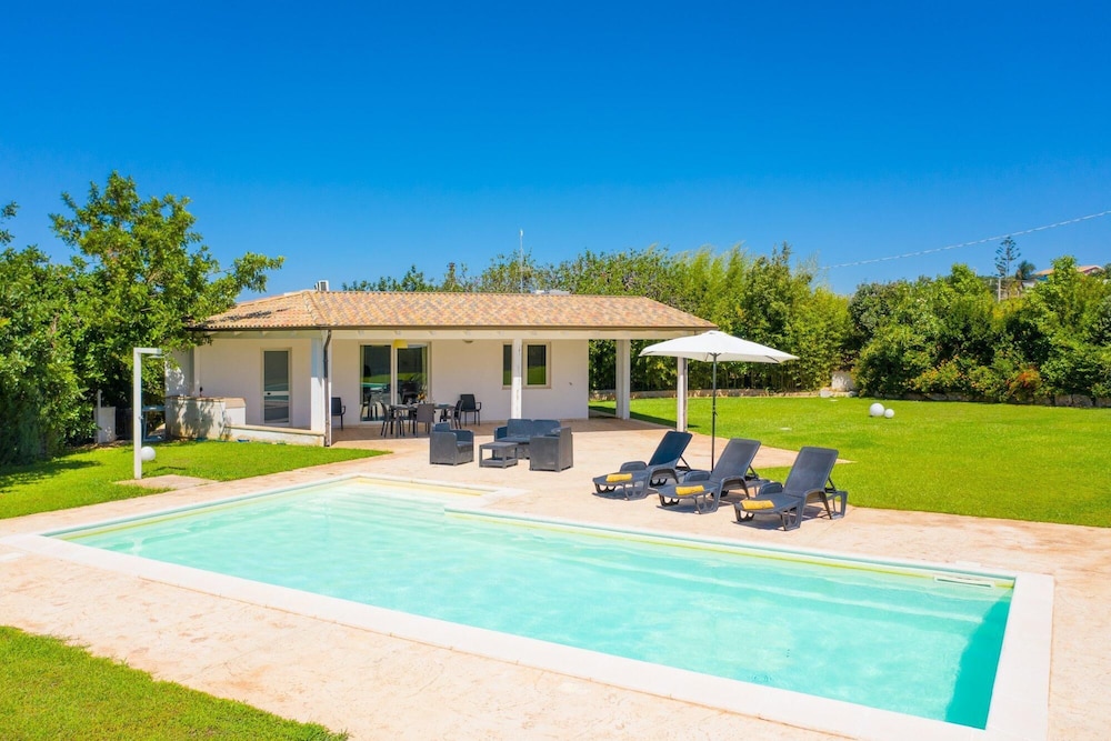 Villino Malva Large Private Pool A C Wifi 2885 — 4-Star Luxury Hotel in Scicli, Italy