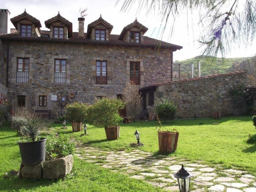 Posada Solar Montero de la Concha — hotel in Santa Maria De Cayon