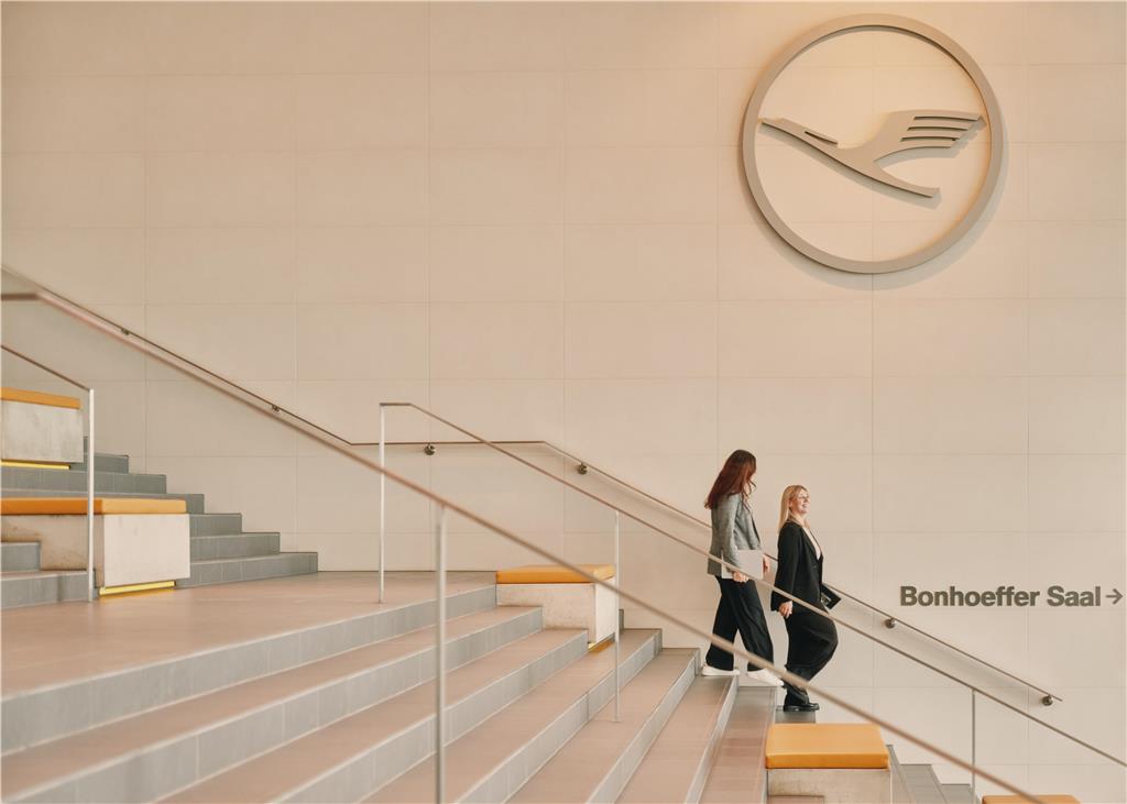 Large spanish staircase, the Lufthansa Logo can be seen on the wall