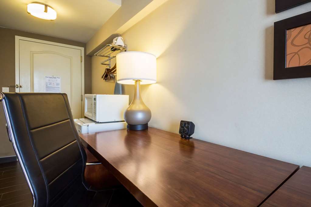 Comfort Suites at Woodbridge - photo 10