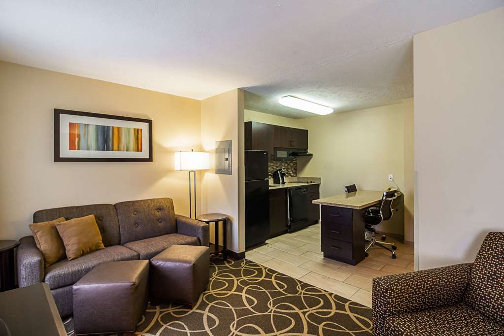 MainStay Suites Fargo I 94 Medical Center - photo 11