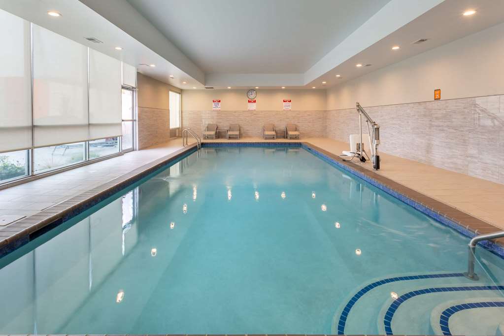 La Quinta Inn & Suites by Wyndham Shorewood - photo 6