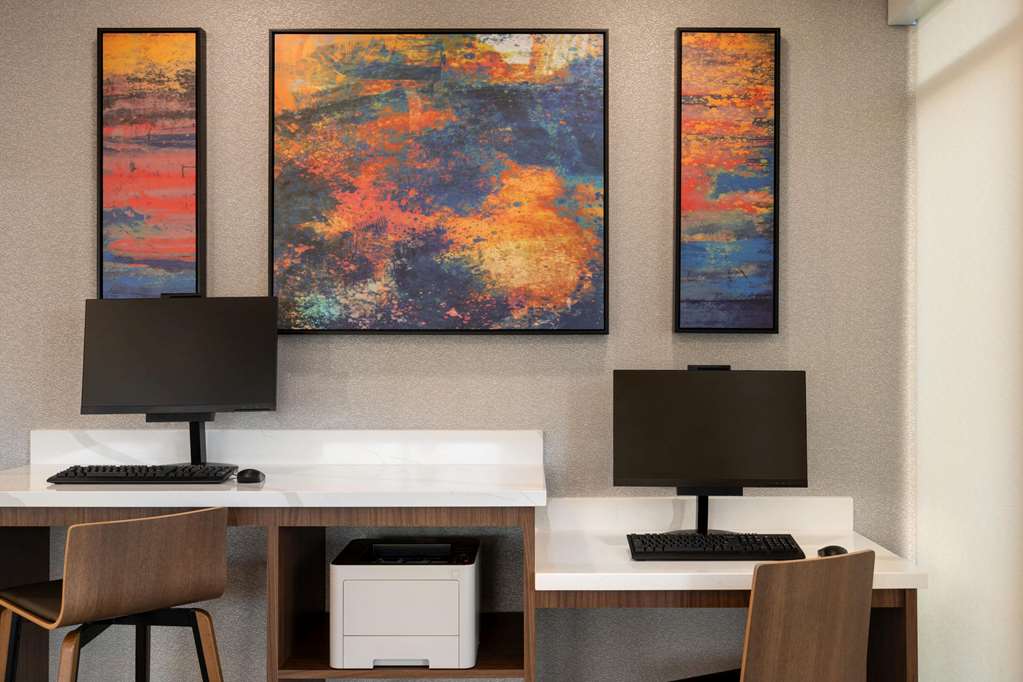 La Quinta Inn & Suites by Wyndham Springfield - photo 45