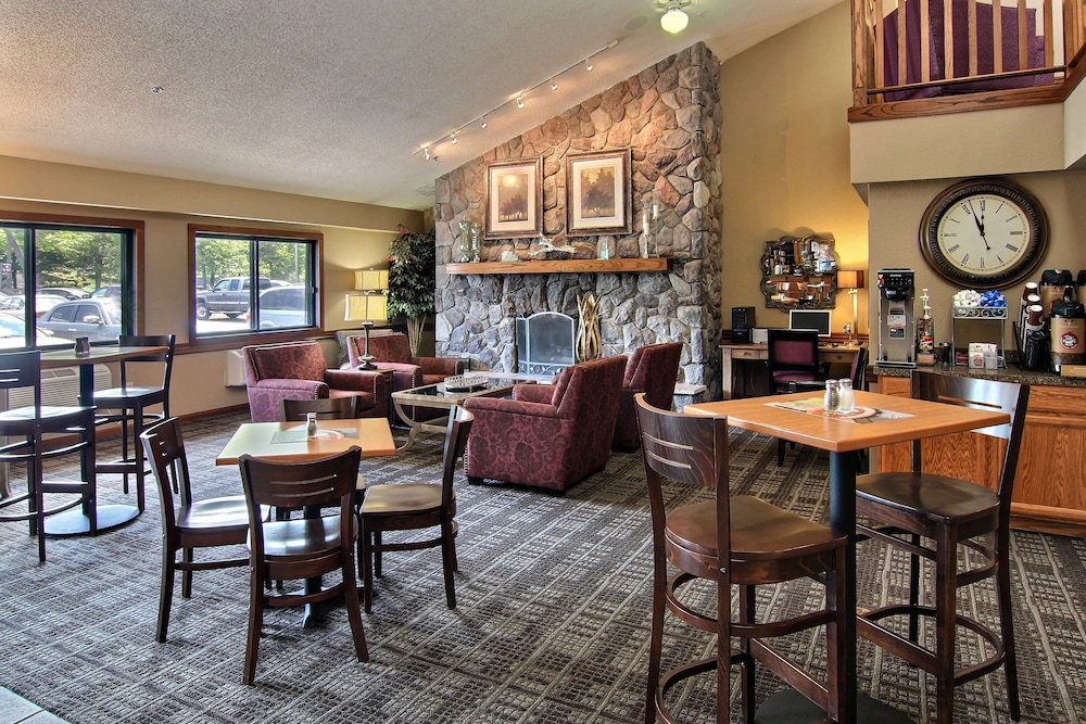 Blossom Hotel & Suites Traverse City - featured photo